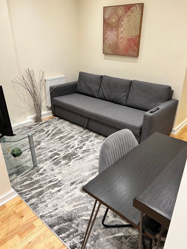 Flat Launceston Place in Greater London