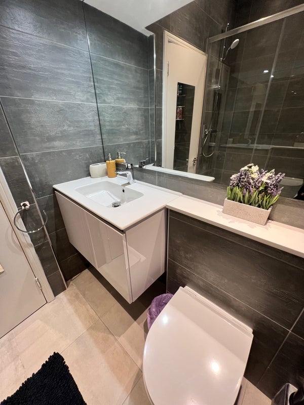 Flat Launceston Place in Greater London