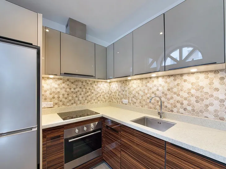 Flat Sovereign Close in Greater London