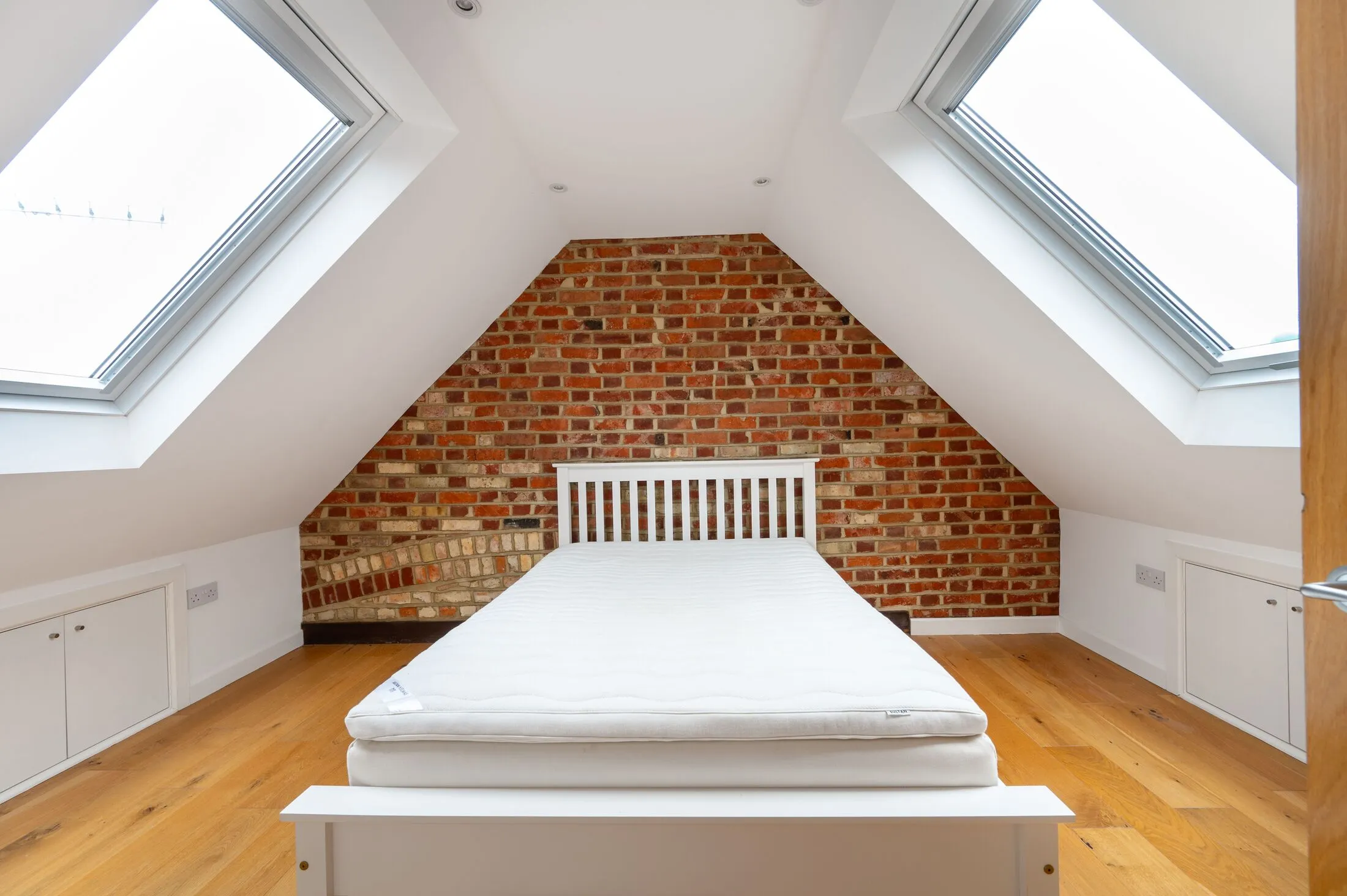 Flat Riffel Road in Greater London