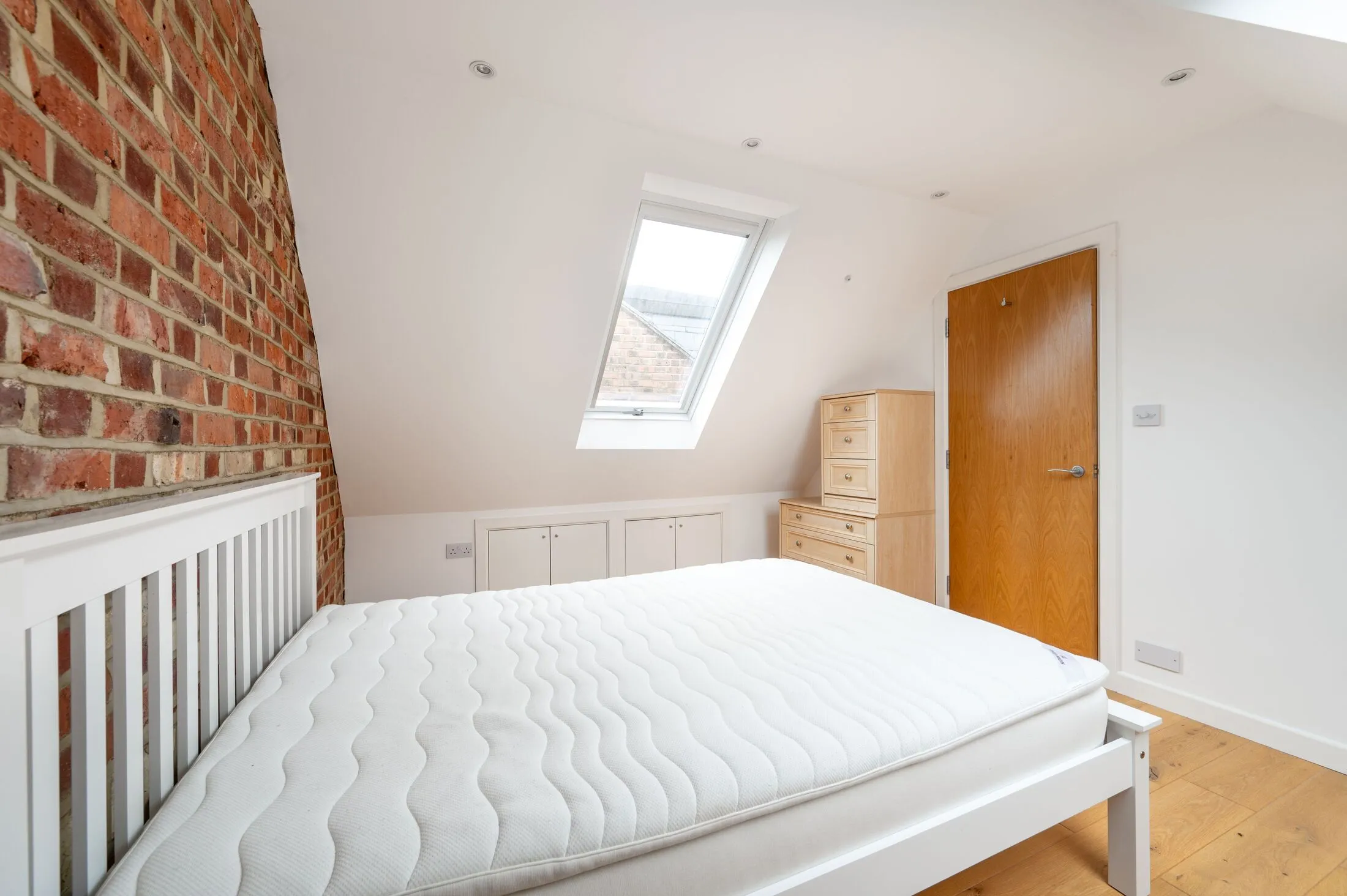 Flat Riffel Road in Greater London