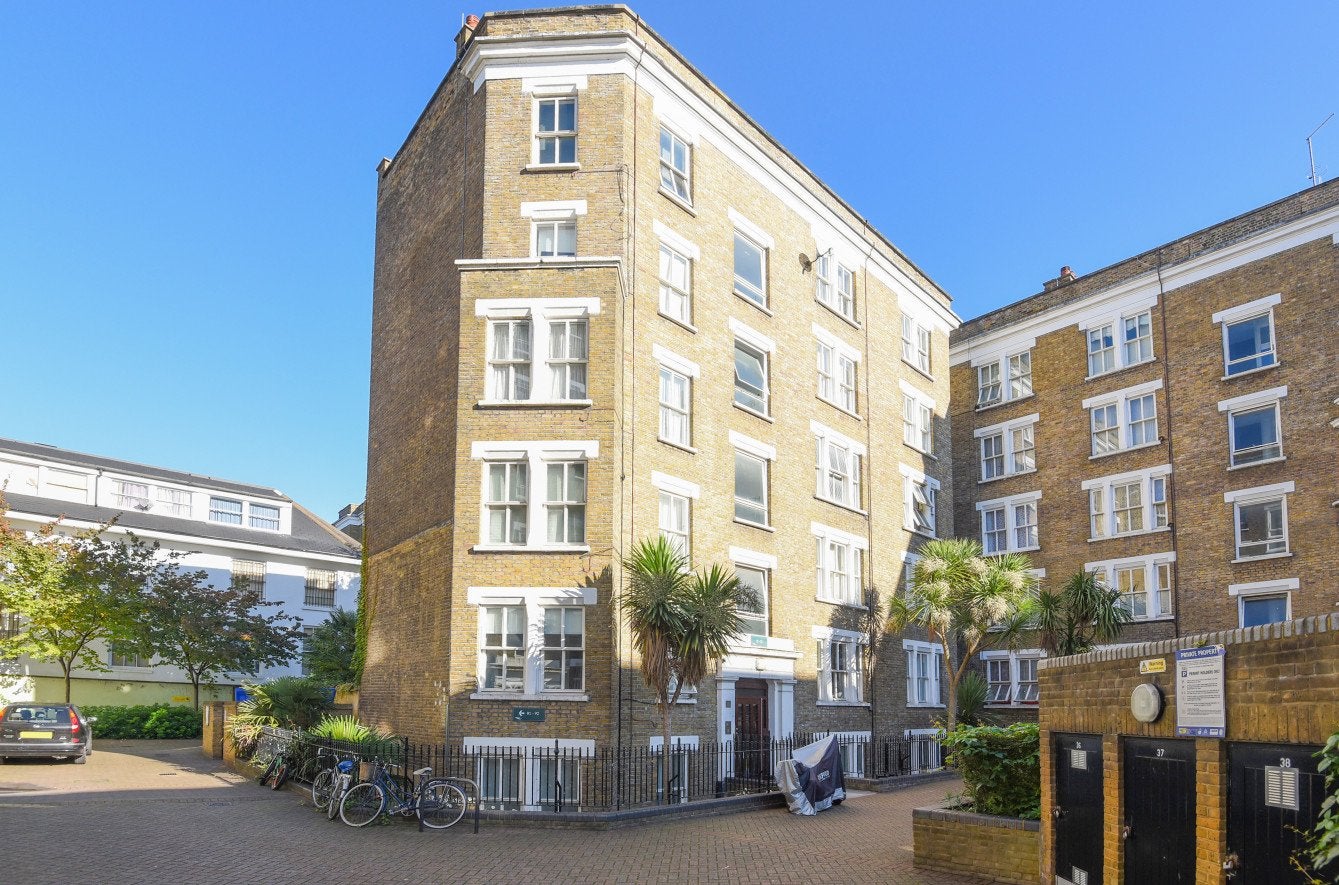 Flat Hendre Road in Greater London