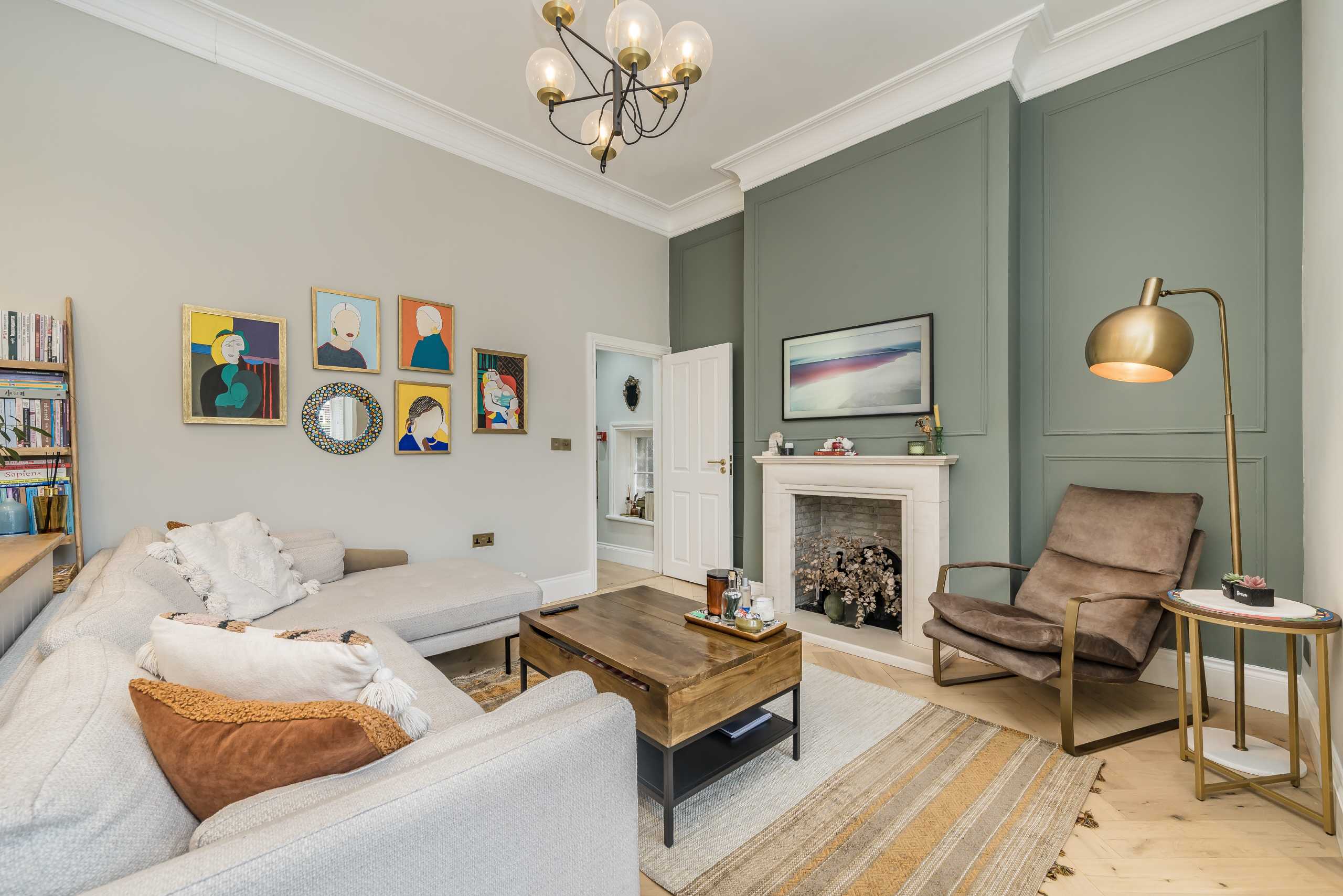 Flat Cumberland Park in Greater London