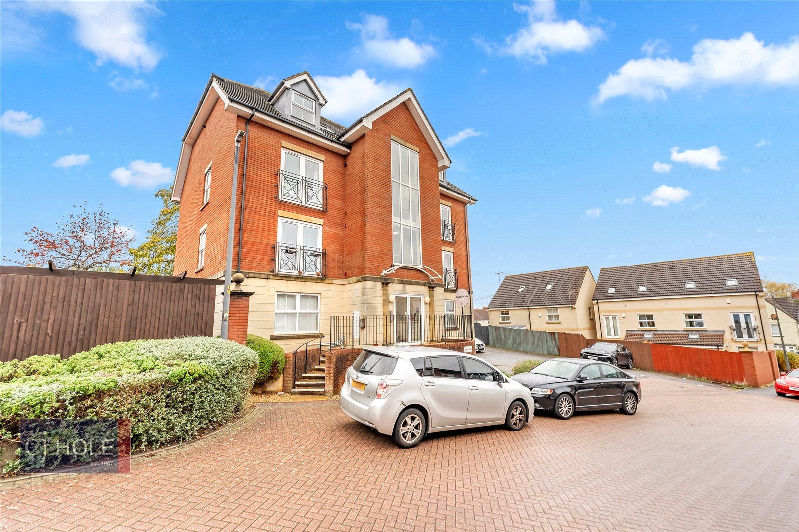 Flat Kingswood Heights in Bristol