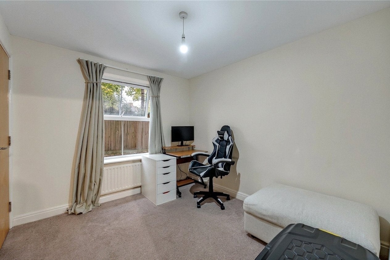 Flat Kingswood Heights in Bristol