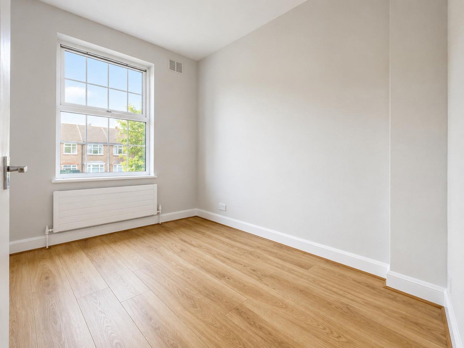 Flat Central Road in Greater London