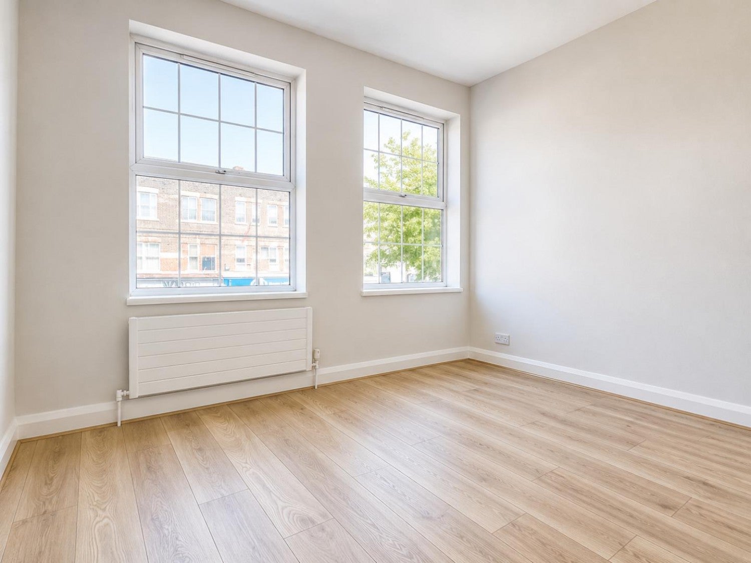 Flat Central Road in Greater London