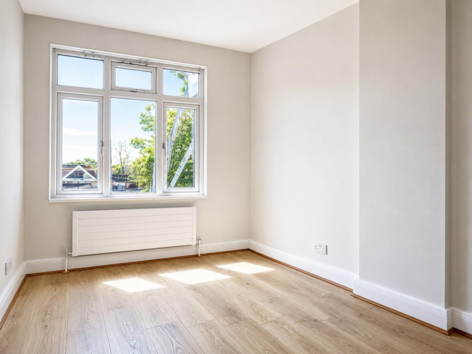 Flat Central Road in Greater London
