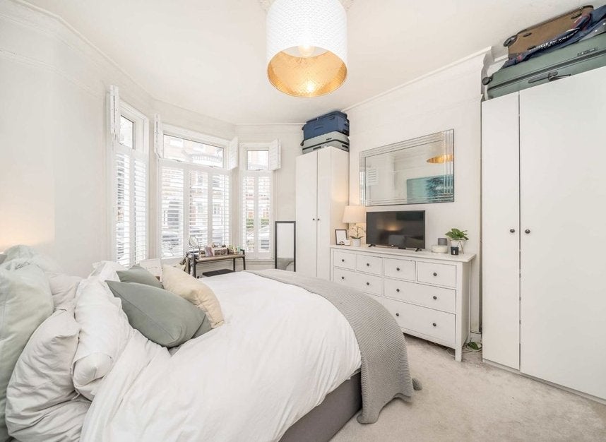 Flat Tremadoc Road in Greater London