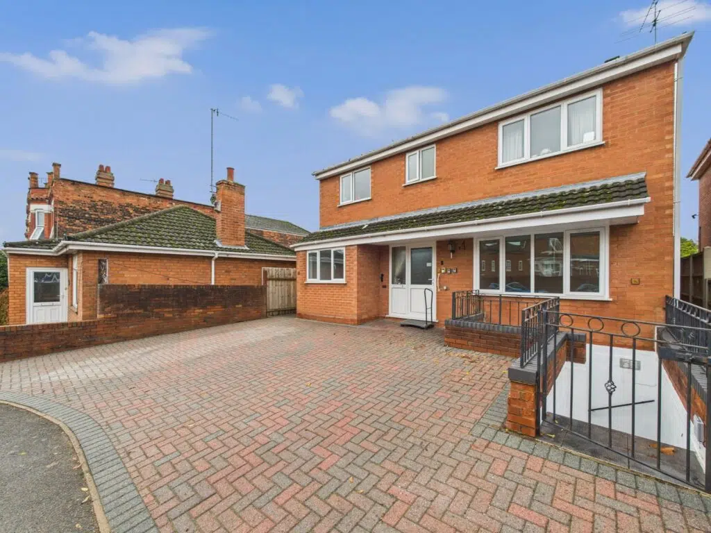 Flat Himbleton Road in Worcester