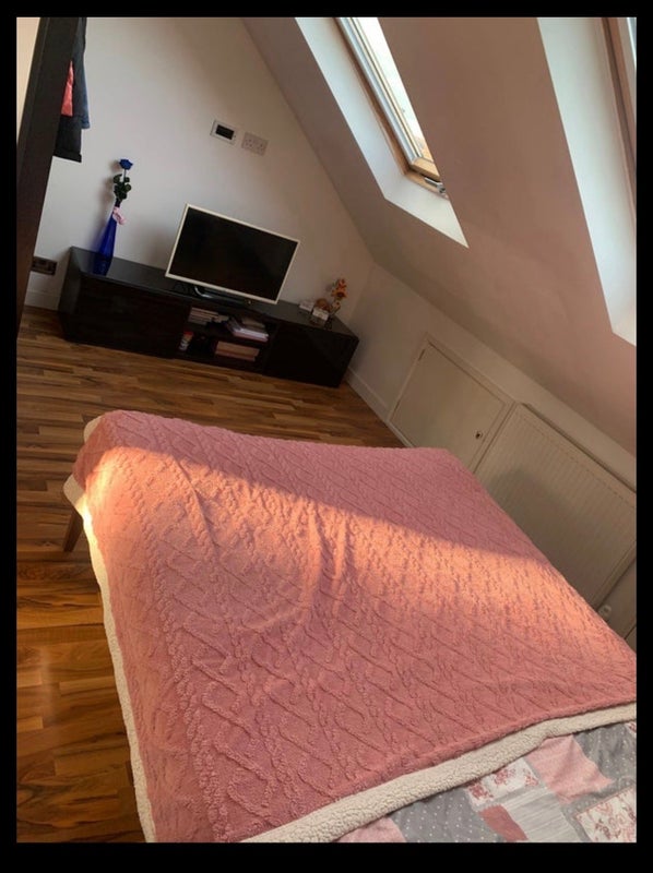 Room Graham Road in Greater London