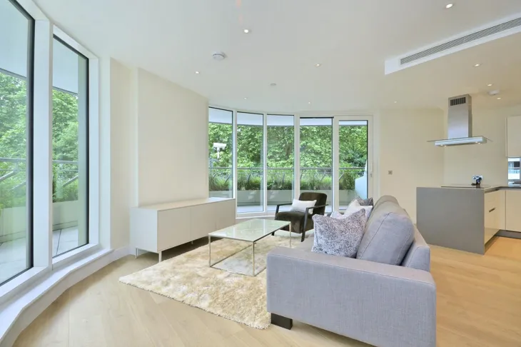 Flat Queenstown Road in Greater London