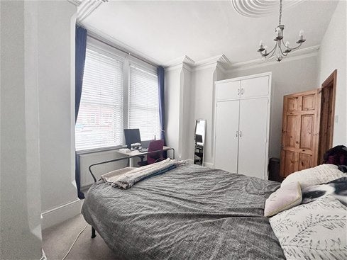 Flat Walm Lane in Greater London