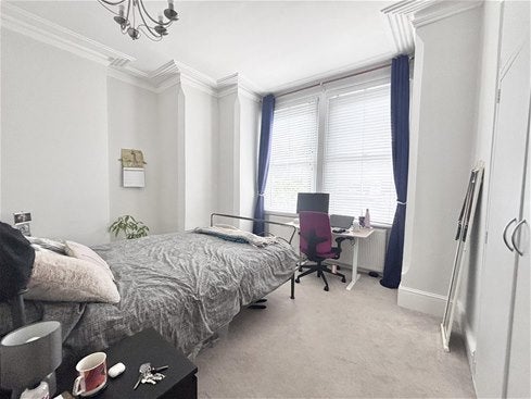 Flat Walm Lane in Greater London