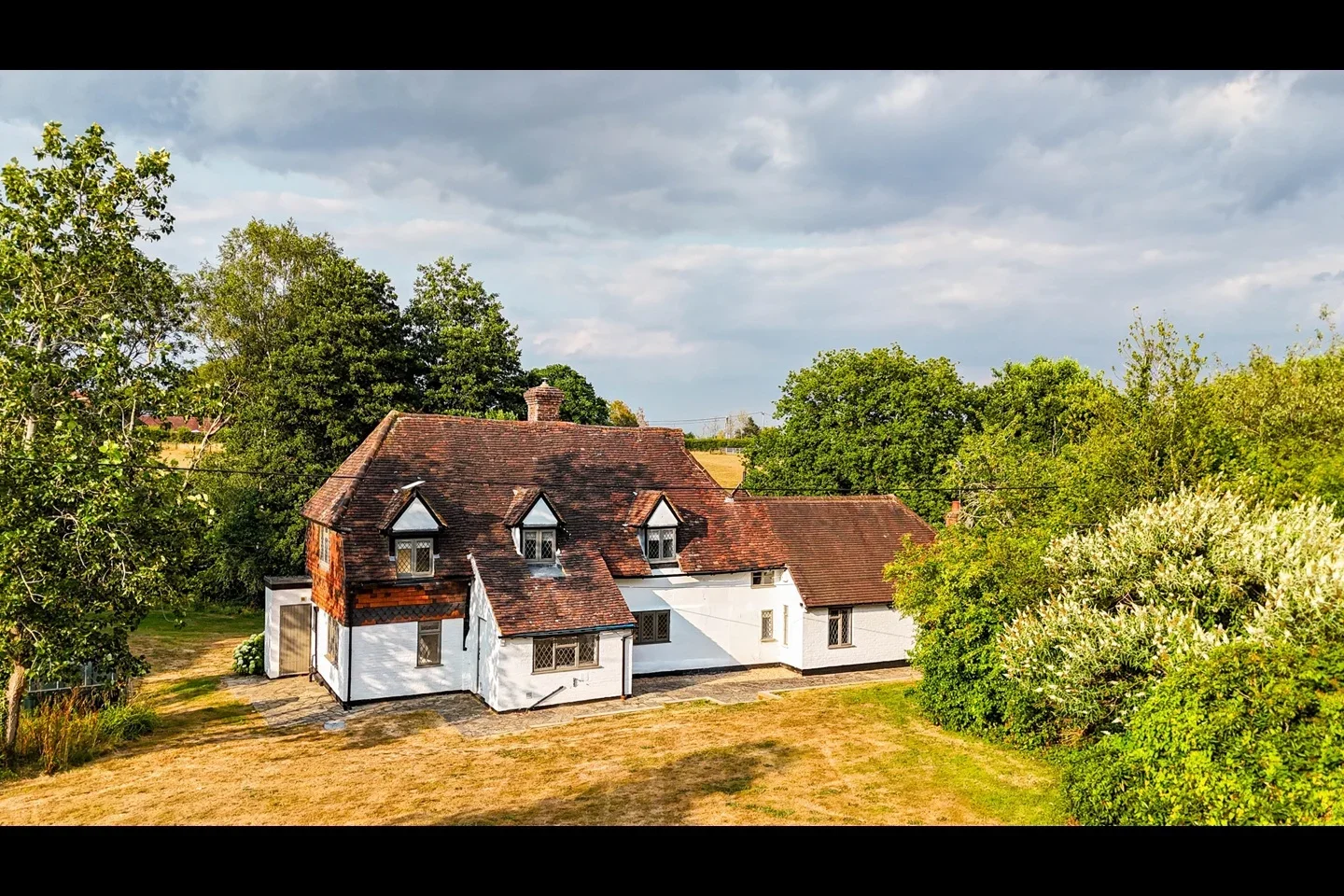 House Logmore Lane in Mole Valley