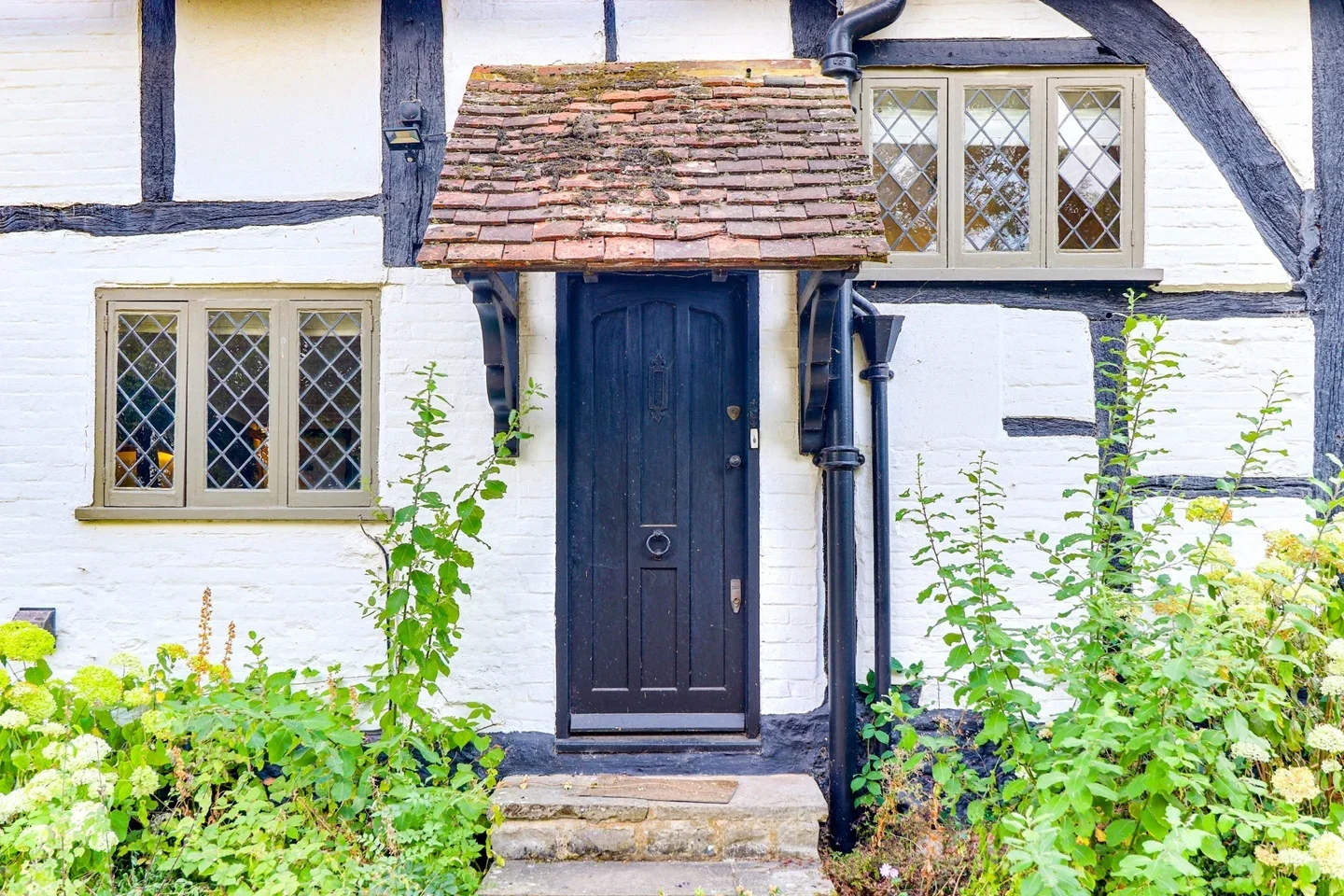 House Logmore Lane in Mole Valley