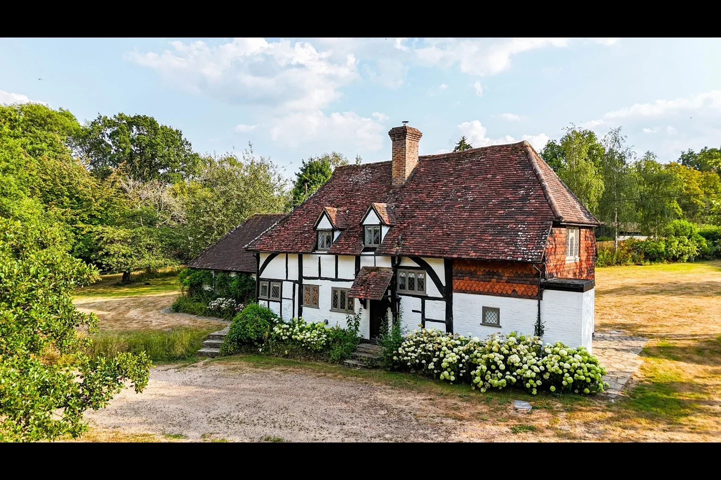 House Logmore Lane in Mole Valley