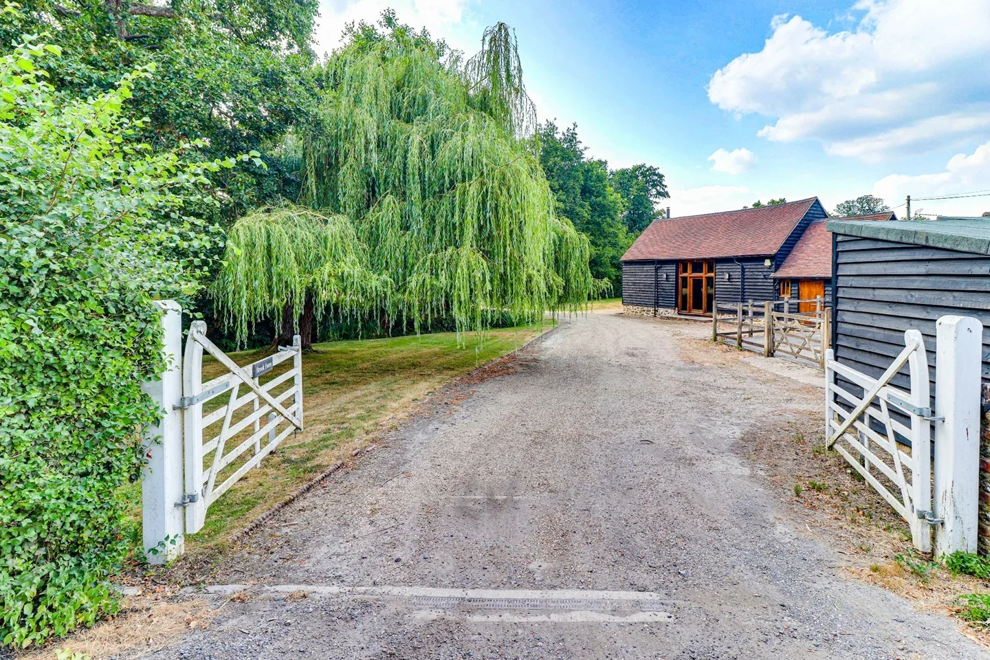 House Logmore Lane in Mole Valley