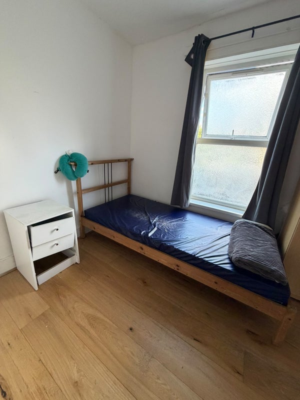 Room Powerscroft Road in Greater London