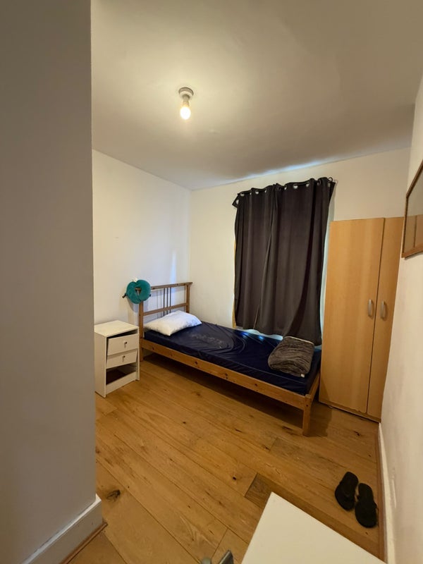 Room Powerscroft Road in Greater London
