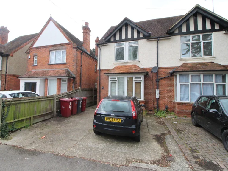Room Northumberland Avenue in Reading