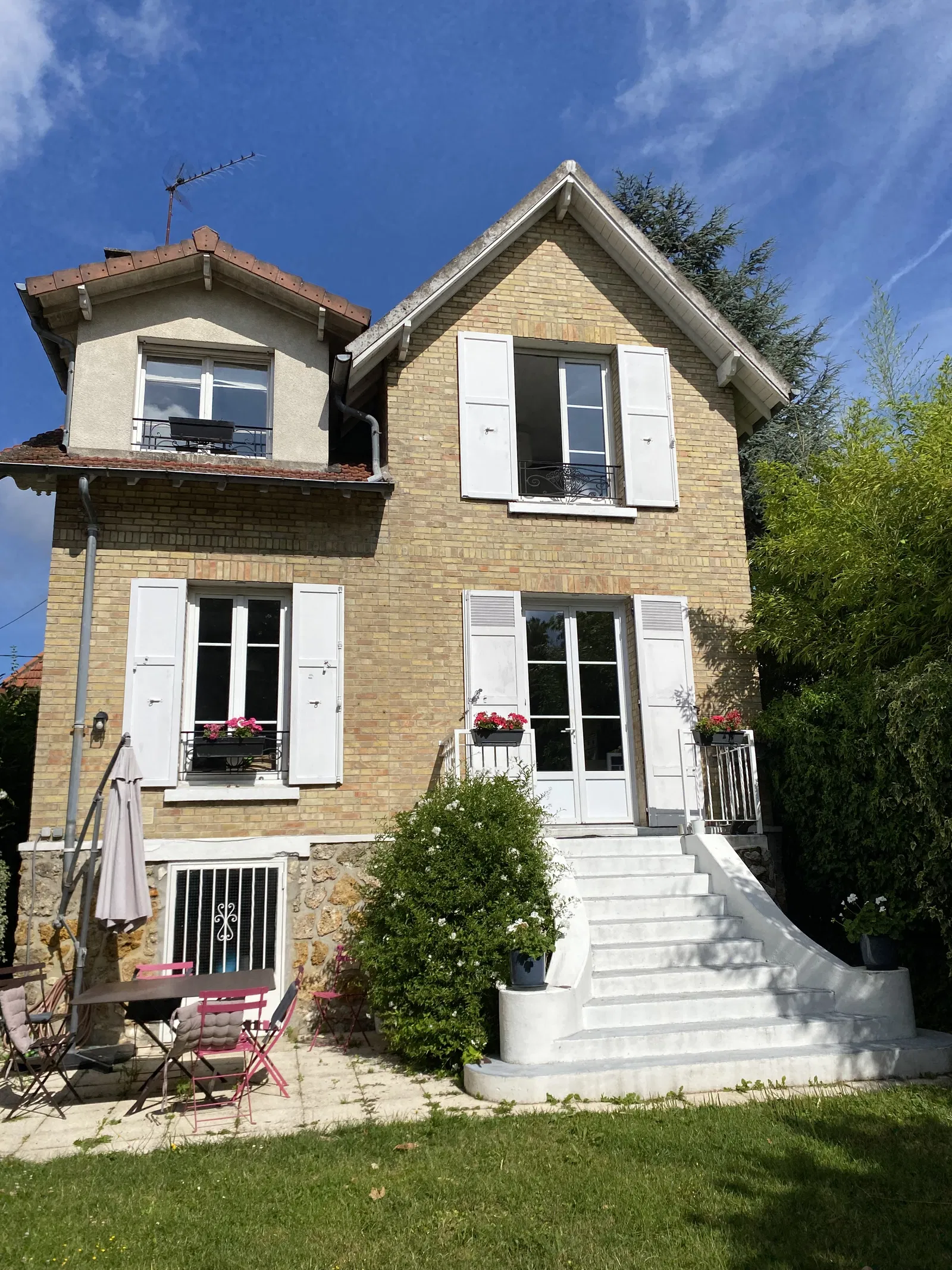 Room Rue Molière in Le Chesnay-Rocquencourt