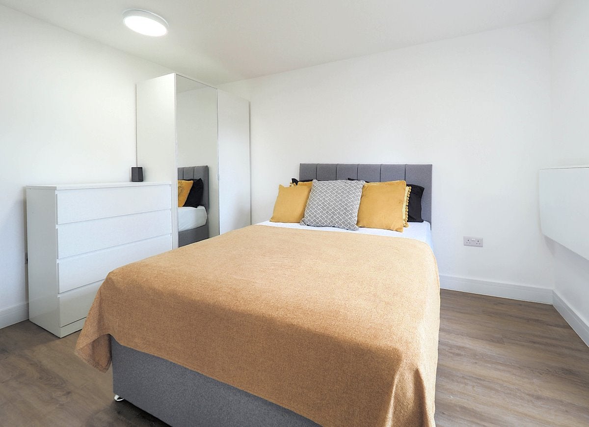 Room The Meadow Way in London
