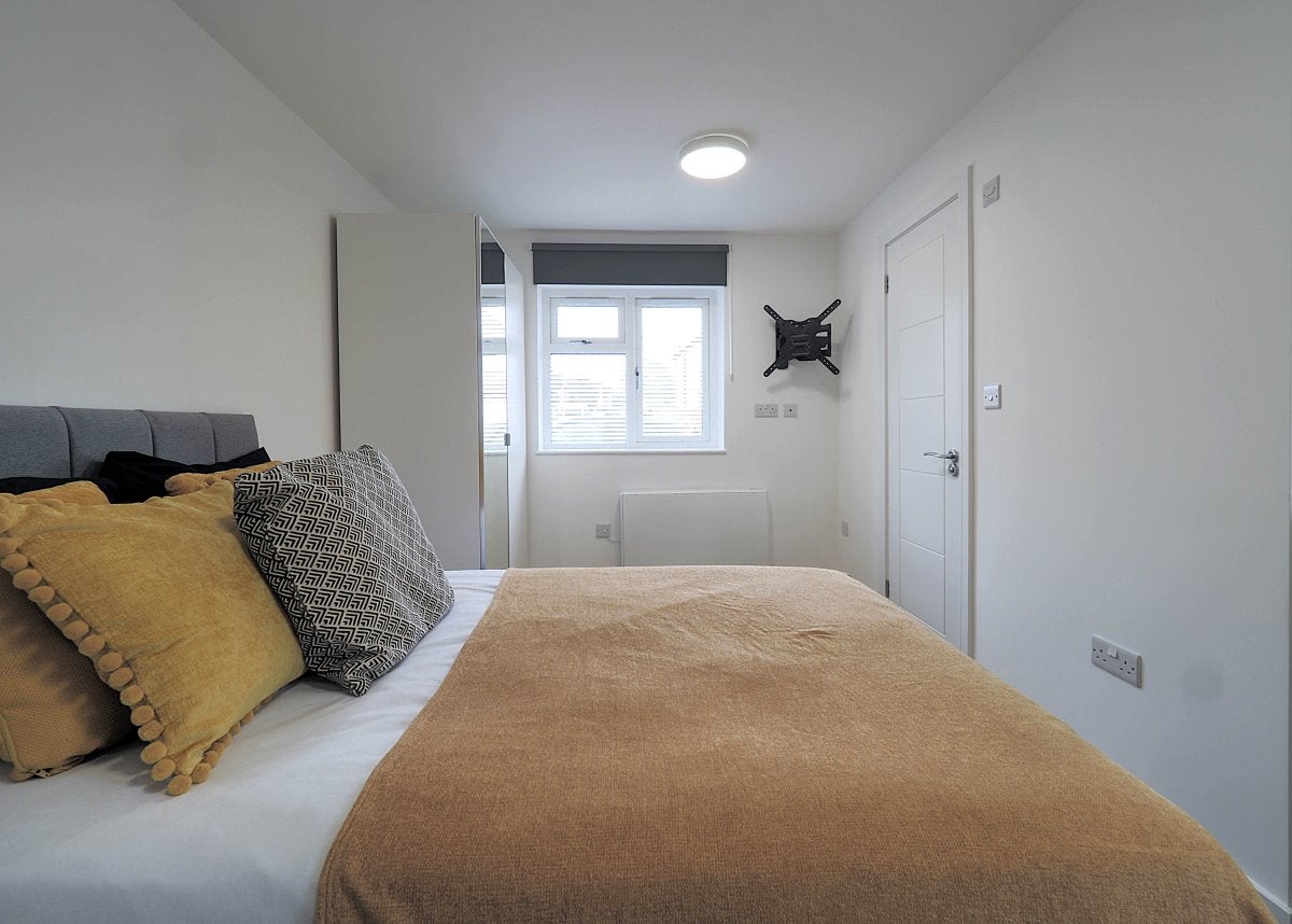 Room The Meadow Way in London