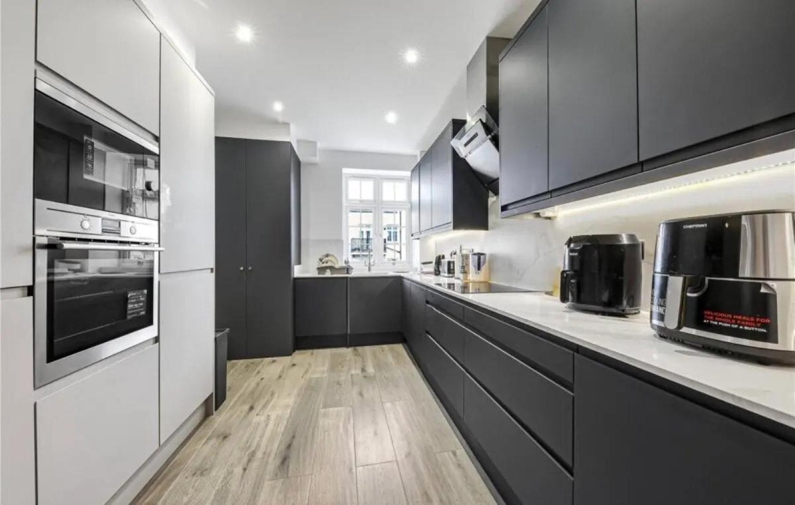Room Aberdeen Place in City of Westminster