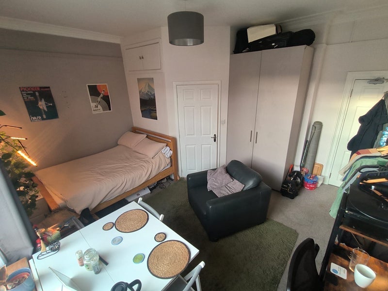 Room Cheltenham Road in Bristol