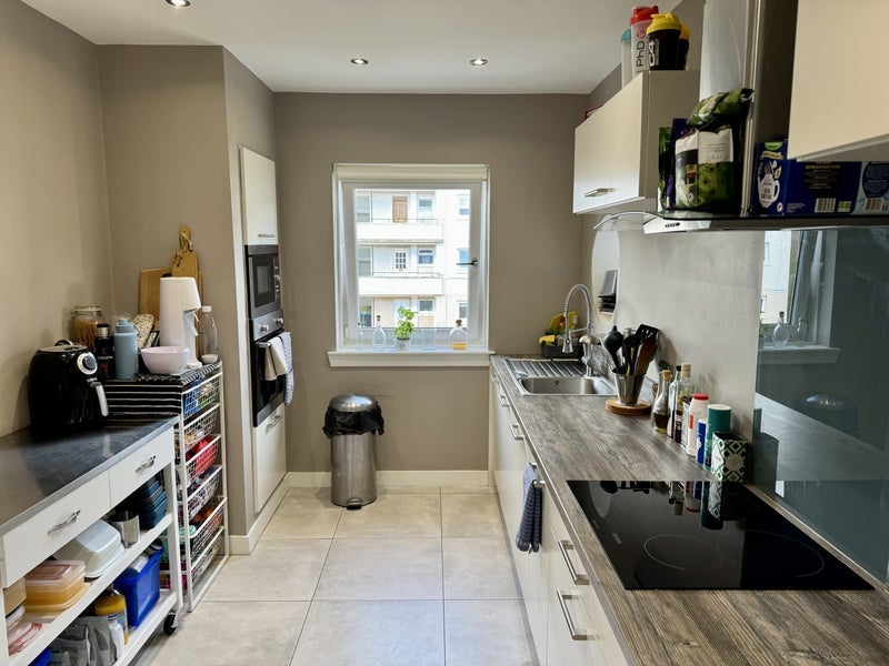 Room Thornwood Road in Glasgow