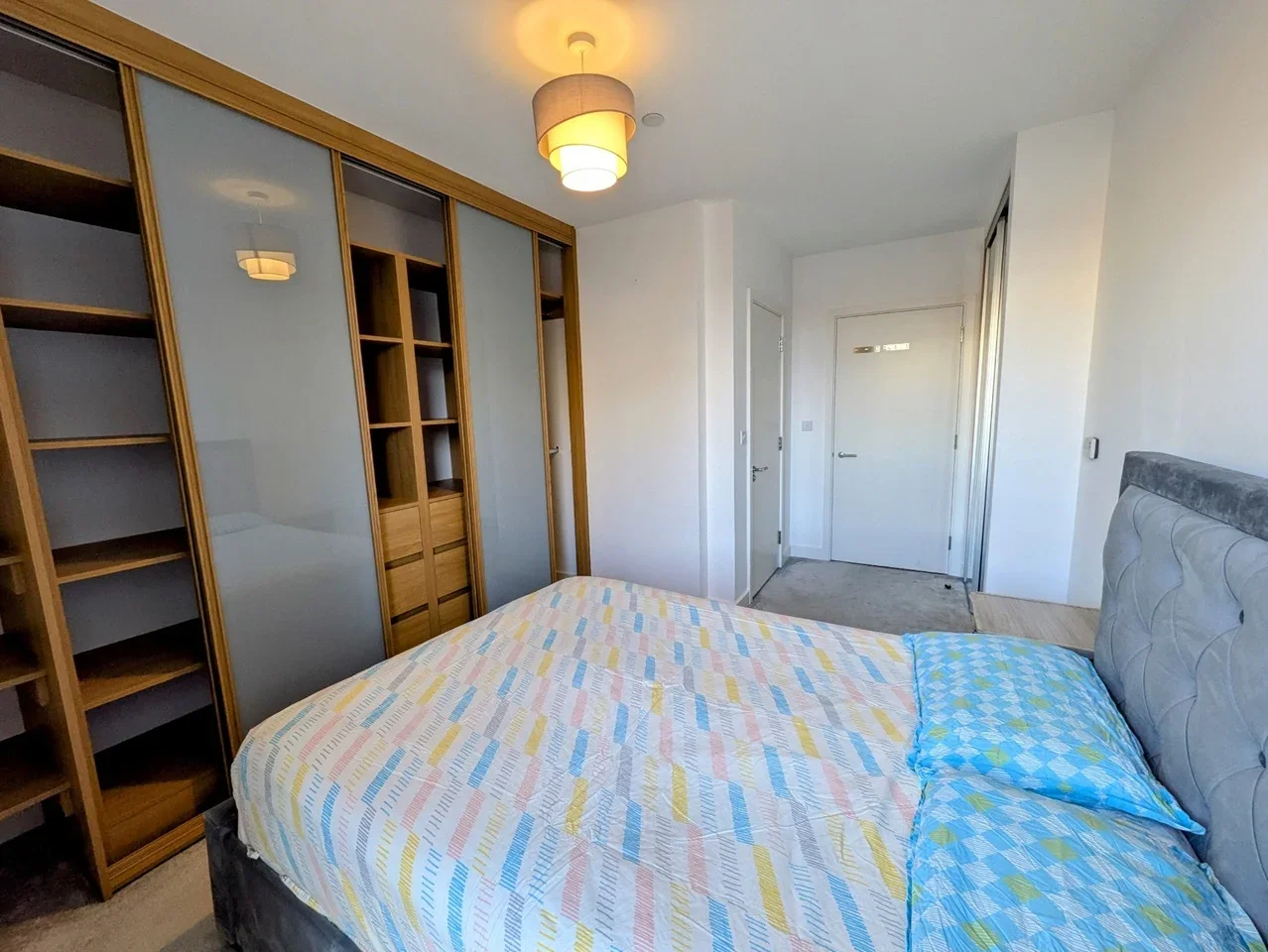 Flat Fergus Street in Greater London