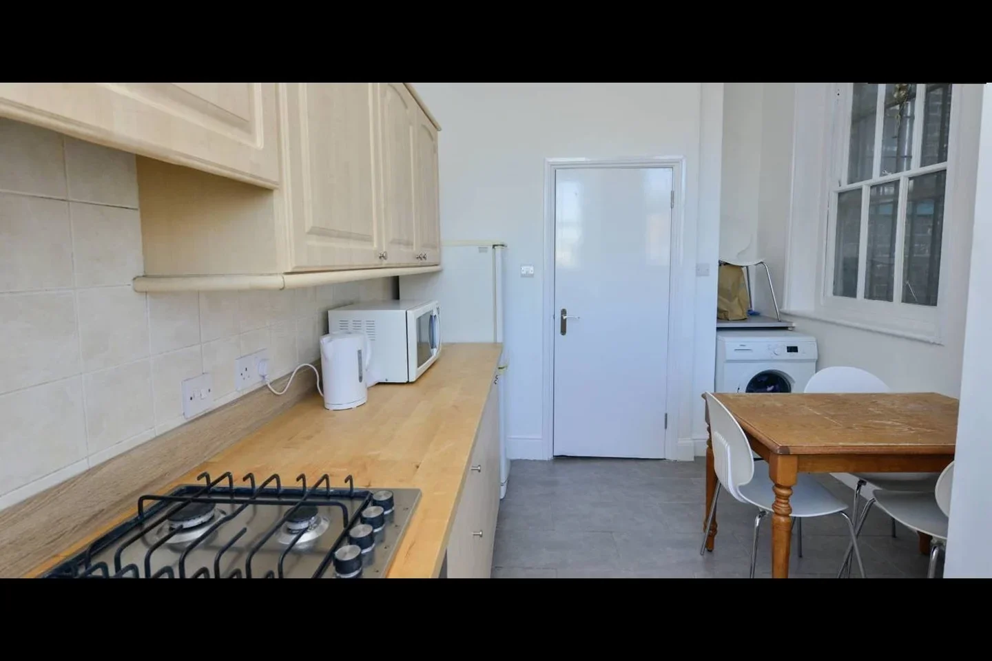 Room Turner Street in Greater London