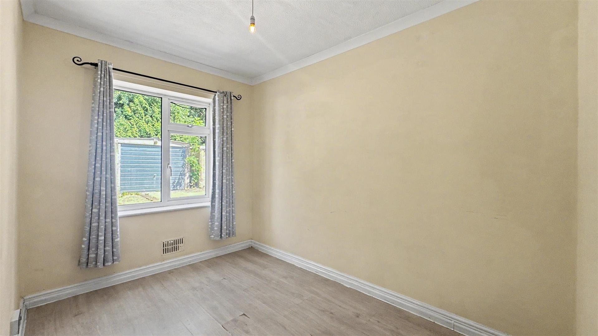 Flat Beta Road in Rushmoor