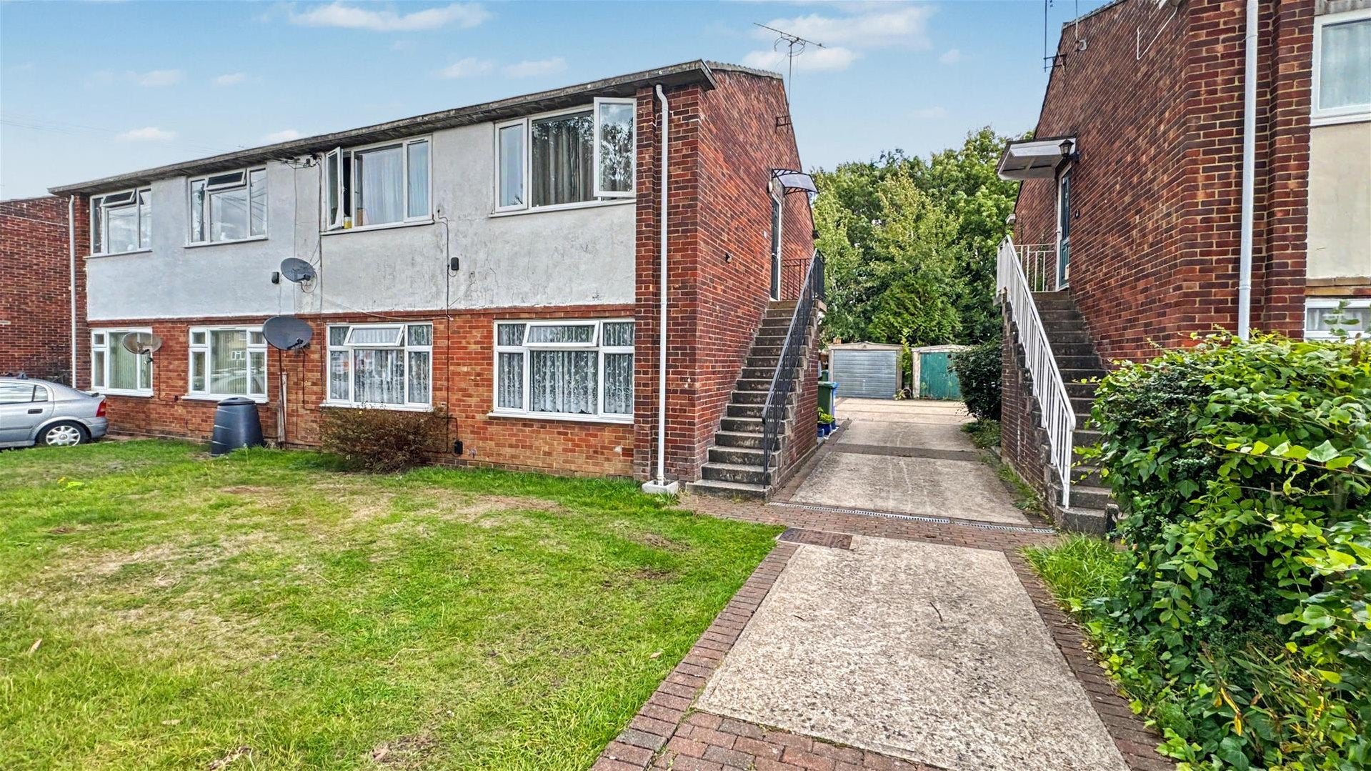 Flat Beta Road in Rushmoor