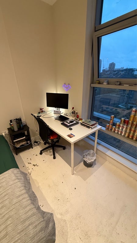 Room Commercial Road in Greater London
