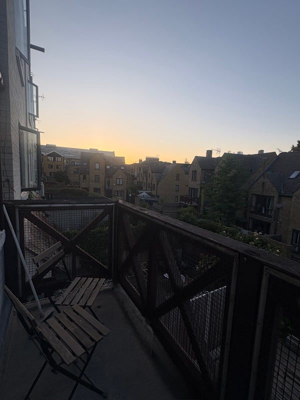 Room Wynan Road in Greater London