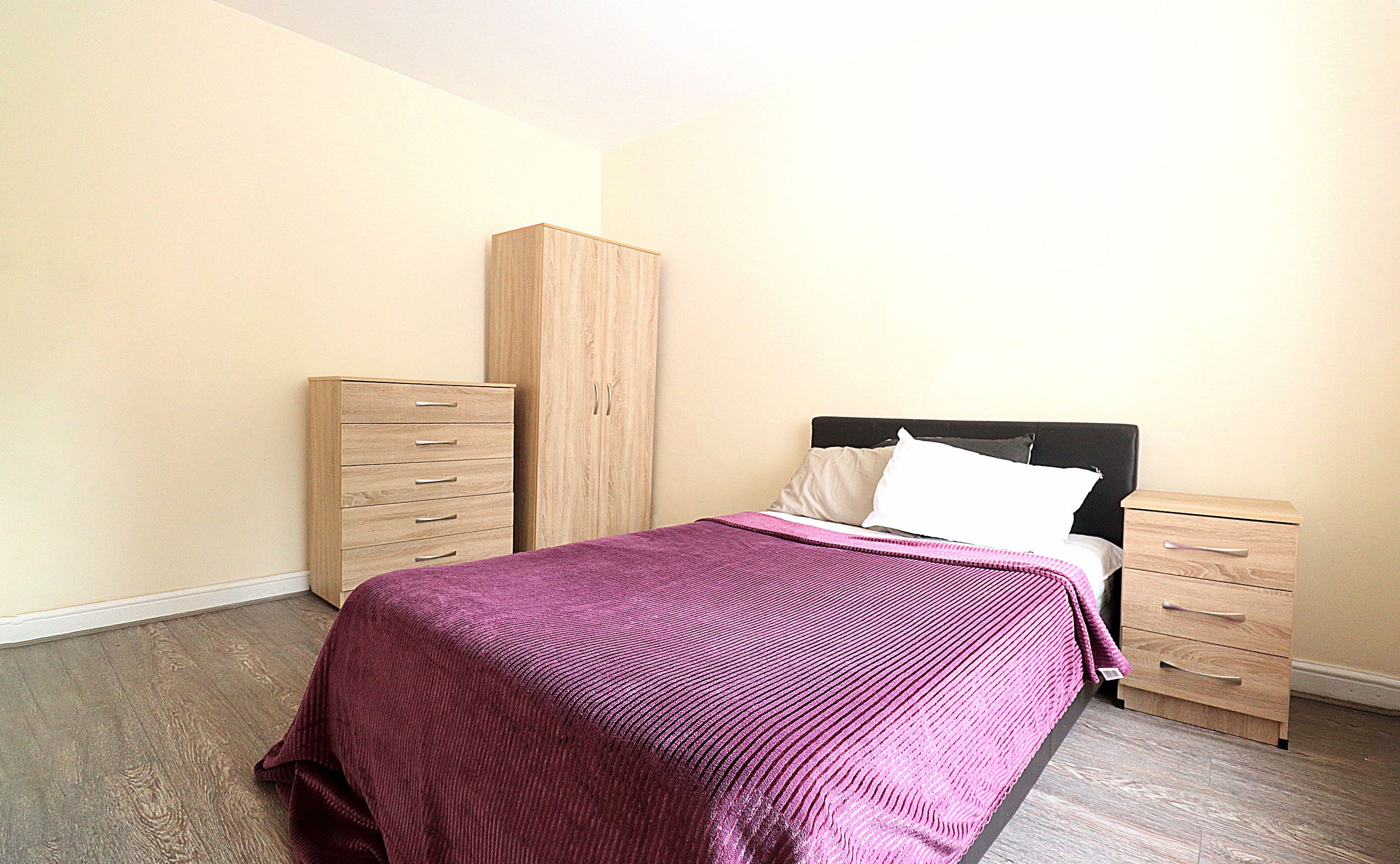 Room Victoria Road in Bedford