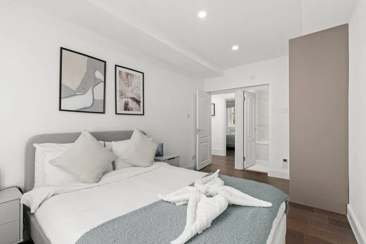 Flat Mortimer Street in City of Westminster