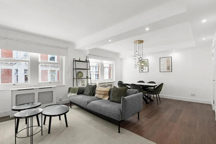 Flat Mortimer Street in City of Westminster