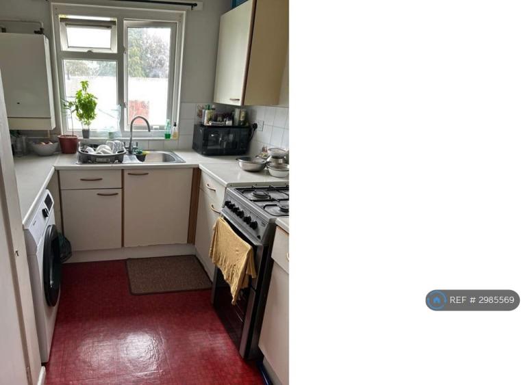 Flat Maldive Road in Basingstoke and Deane