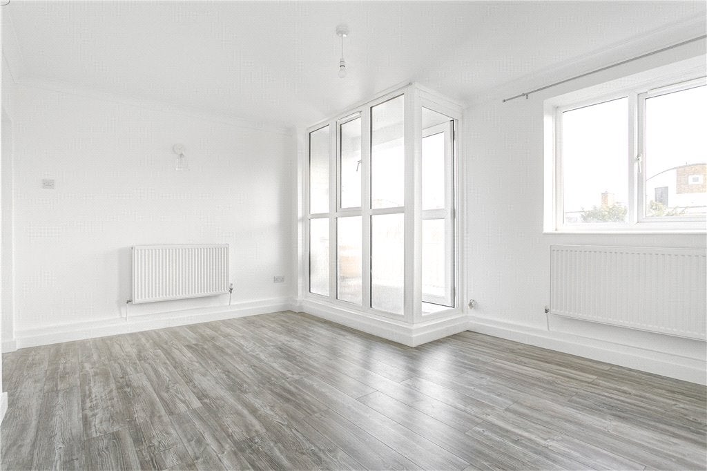 Flat Carslake Road in Greater London