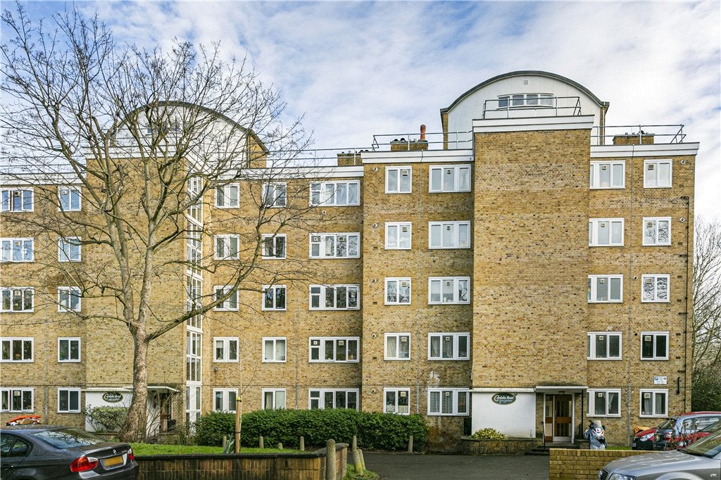 Flat Carslake Road in Greater London