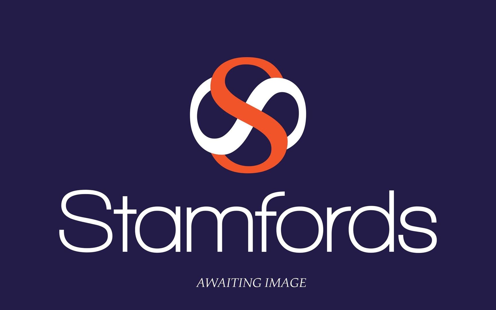 Flat Coombe Close in Greater London