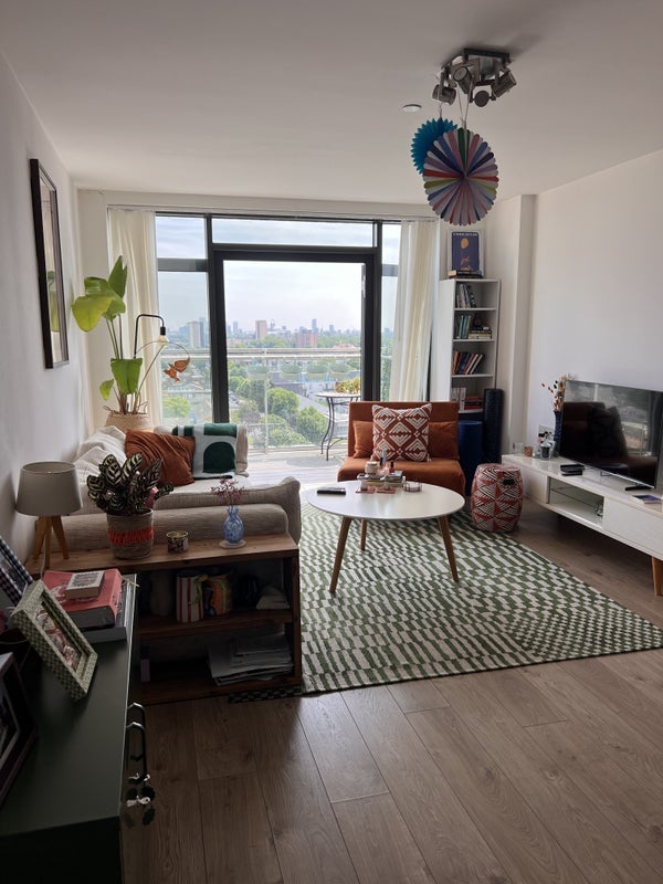 Room Forest Road in Greater London
