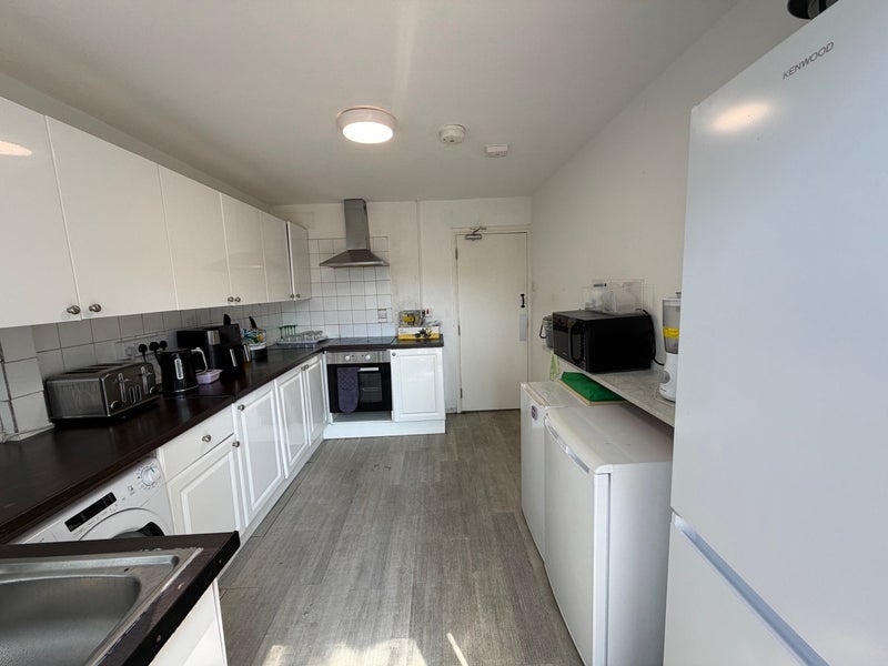 Room Ravensfield in Basildon