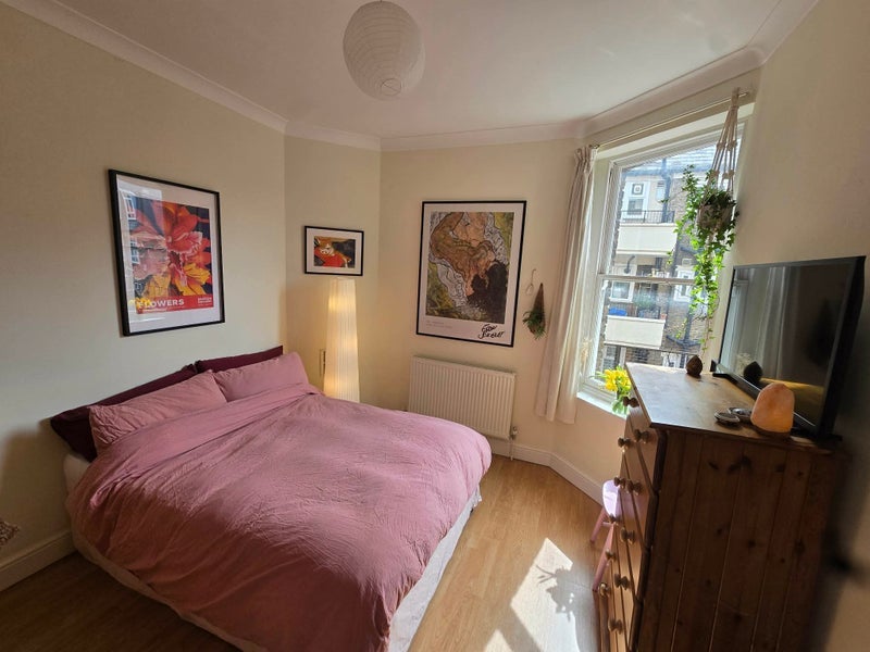 Room Kingwood Road in Greater London