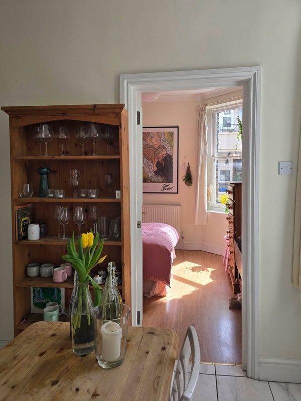 Room Kingwood Road in Greater London