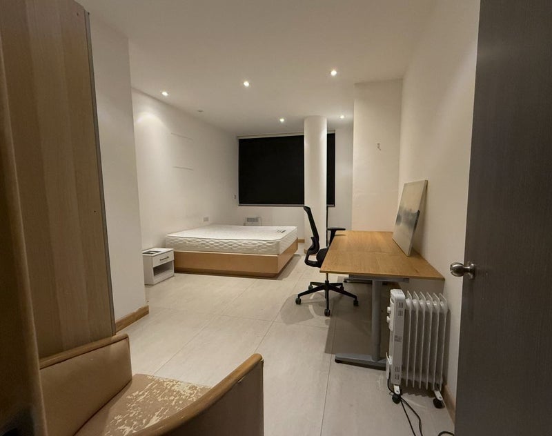 Flat Lowth Road in Greater London