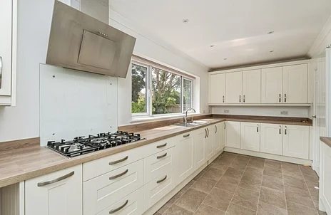 House Iberian Way in Surrey Heath